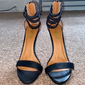 Black heels size 8